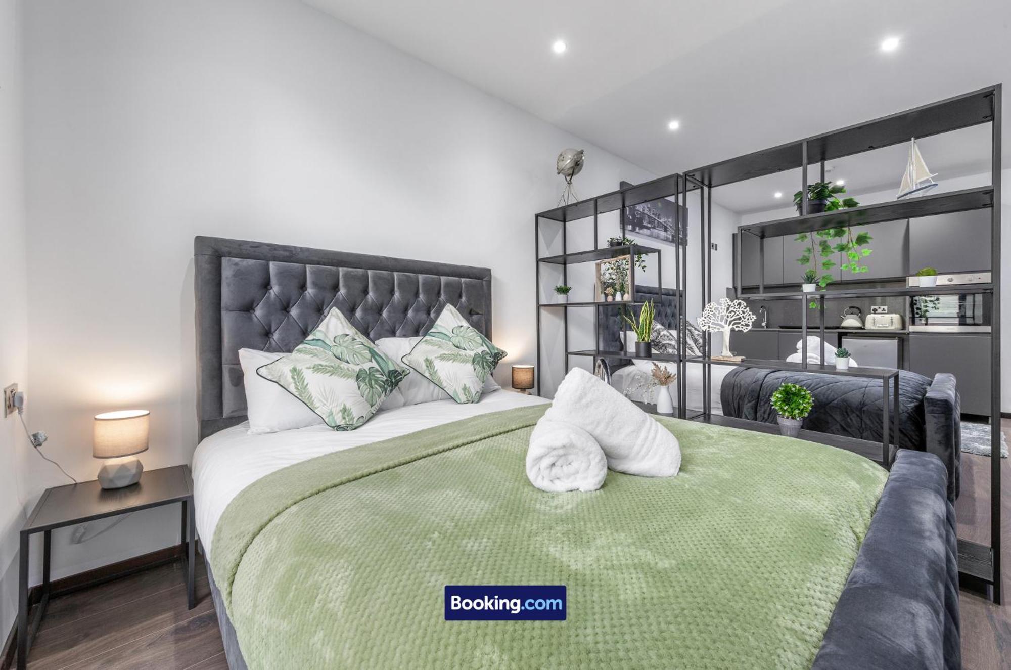 Stylish Studio Apt By Stay Smart Short Lets & Serviced Accommodation Woodstock With Free Wifi Londra Dış mekan fotoğraf