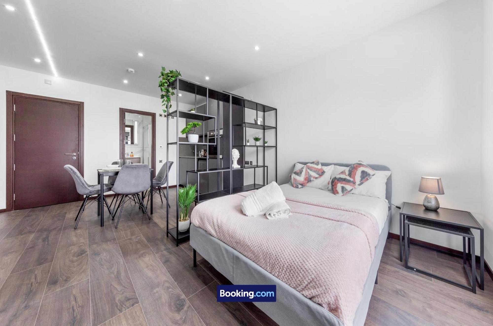 Stylish Studio Apt By Stay Smart Short Lets & Serviced Accommodation Woodstock With Free Wifi Londra Dış mekan fotoğraf