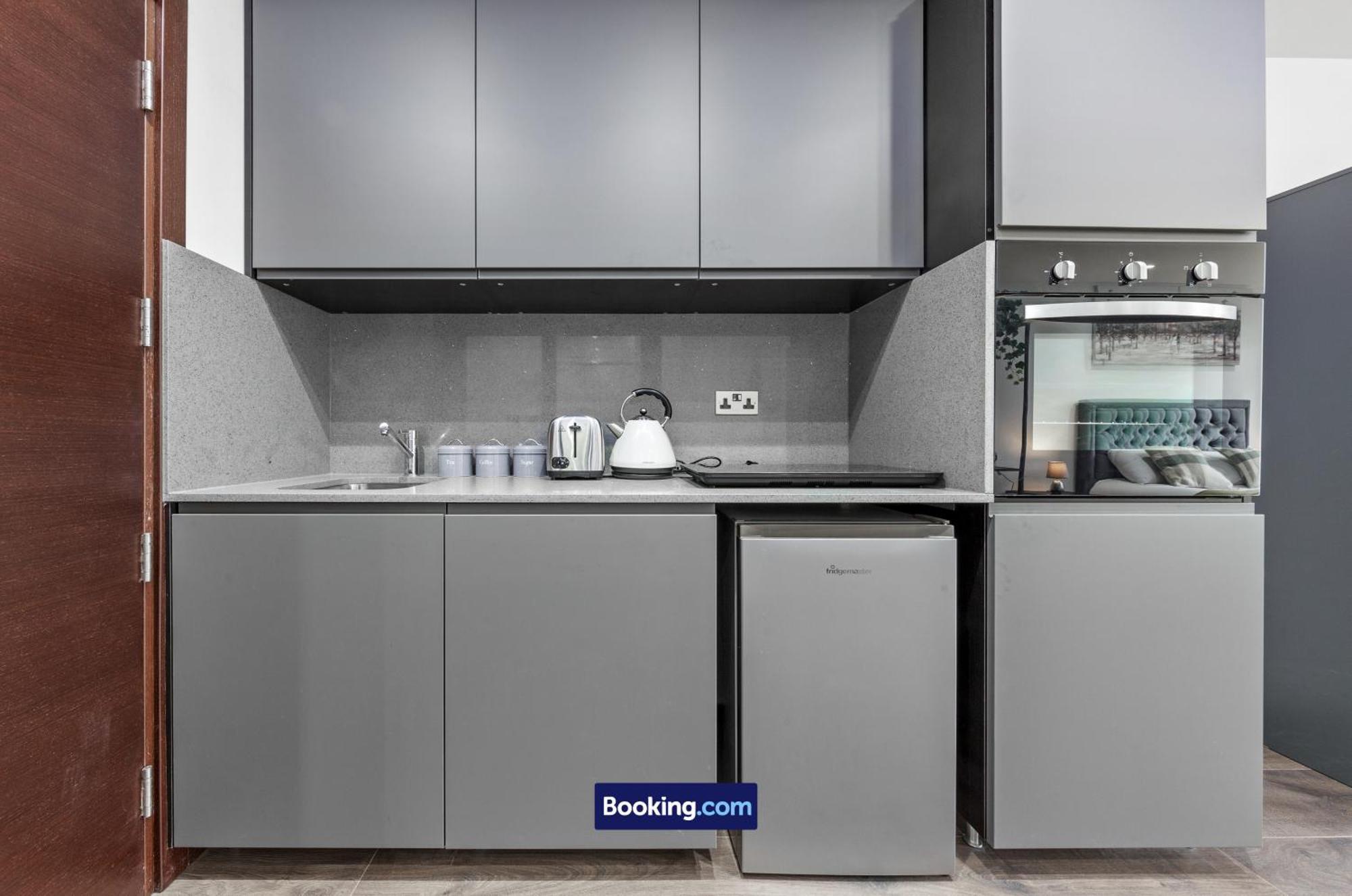 Stylish Studio Apt By Stay Smart Short Lets & Serviced Accommodation Woodstock With Free Wifi Londra Dış mekan fotoğraf